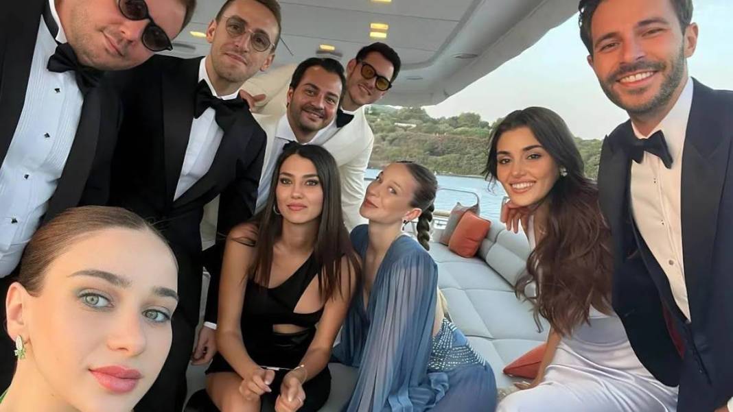 Hande Erçel yine linçlendi! Arkadaşlarıyla eğlendiği videoya yorum yağdı "burada da oynayamamış" 5